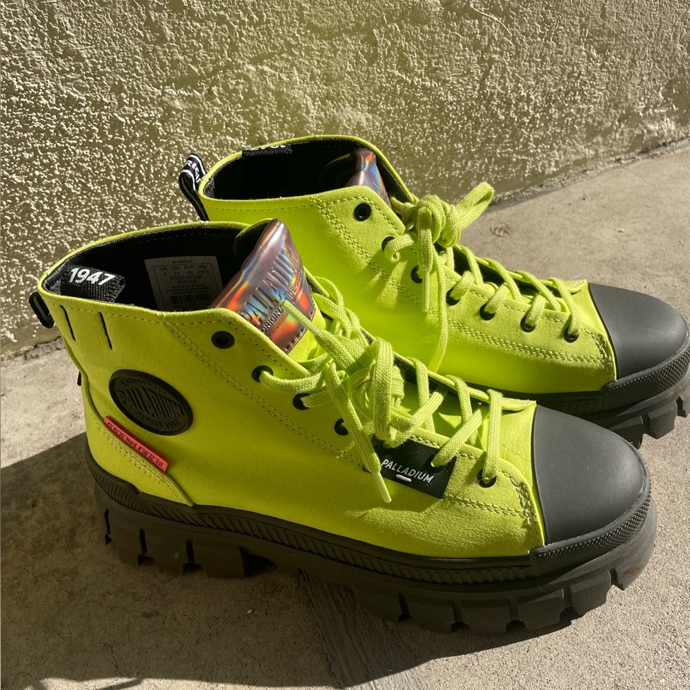 Palladium Revolt Hi in Wild Lime